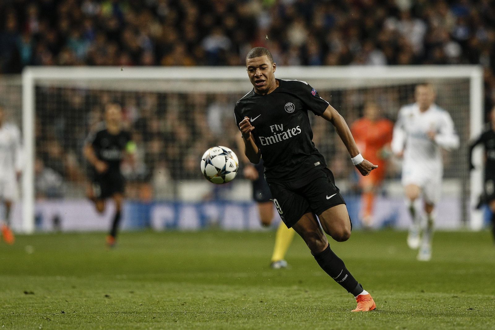 日韩退役国脚参加五人制比赛，李同国、本田圭佑、南雄太出战（日韩退役国脚齐聚五人制赛：李同国、本田圭佑、南雄太登场）