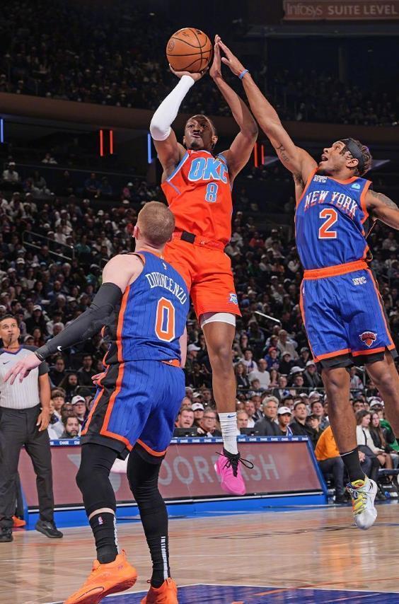 记者：阿隆索打破皇马传统，在自家训练基地进行欧冠赛前备战（记者称阿隆索打破皇马惯例，欧冠赛前改在自家基地备战）