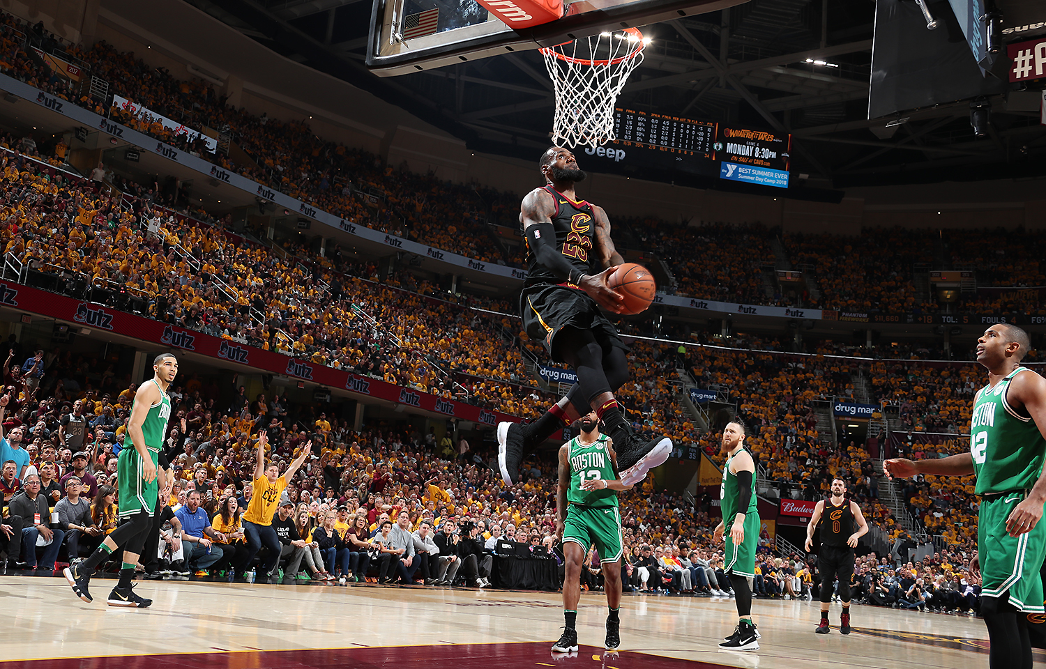 英超：曼城主场3-1击败布莱顿（英超：曼城坐镇主场3比1力克布莱顿）