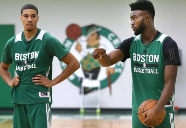 北青：1000余名国安球迷乘坐“球迷专列”前往苏州为球队助威（北青：千余名国安球迷乘球迷专列赴苏州为球队加油）