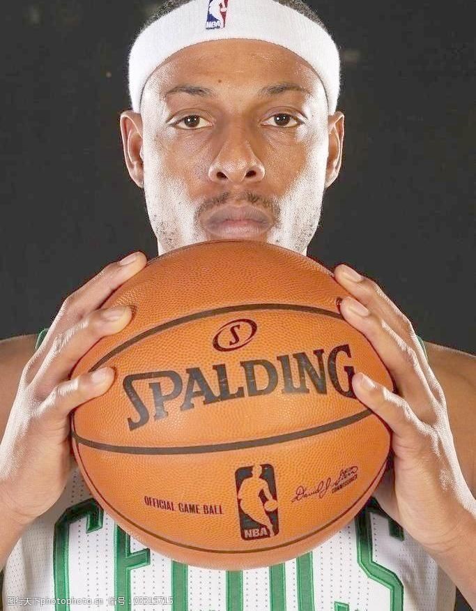 另一个半球的思念，奥斯卡晒出在家观看海港亚冠比赛照片（远隔重洋心系海港，奥斯卡晒在家观战亚冠照）