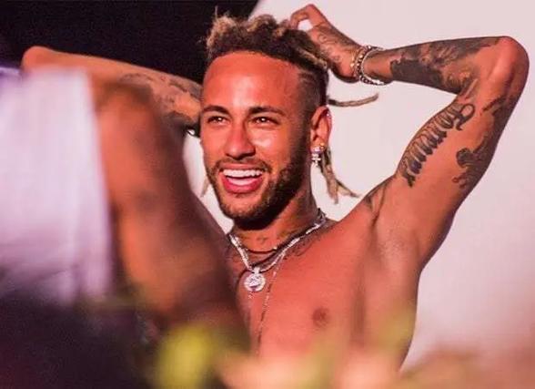 官方：邵佳一出任中国国家男子足球队新任主教练（中国男足官宣：邵佳一出任新主教练）