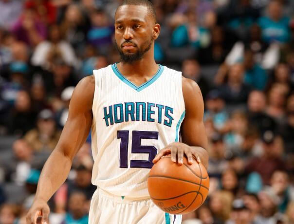 拉普拉塔大学生抗议阿足协新规，背身列队迎接联赛冠军罗萨里奥（不满阿足协新规，拉普拉塔大学生背对列队致意联赛冠军罗萨里奥）