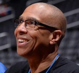 外线没开防守依旧猛！阿努诺比半场三分4中0拿下10分4板2断2帽（外线失准防守仍凶猛！阿努诺比半场三分4投0中仍揽10分4板2断2帽）