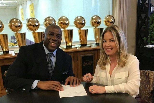 葡萄牙vs亚美尼亚首发：C罗停赛缺席！B费、维蒂尼亚出战（葡萄牙战亚美尼亚首发出炉：C罗因停赛缺阵，B费与维蒂尼亚先发）