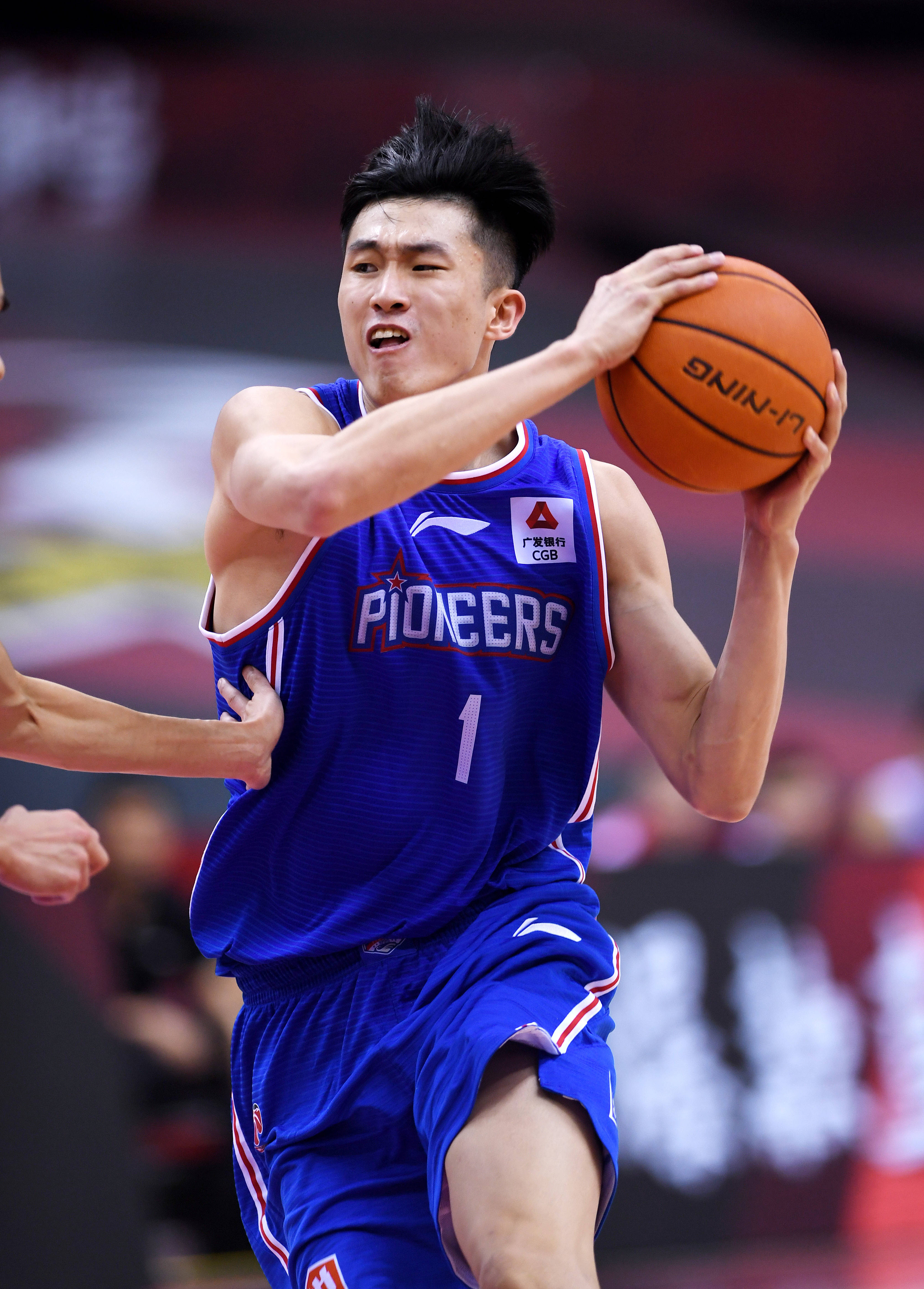 打进精彩世界波+头球破门，马杜埃凯当选欧冠本周最佳球员（马杜埃凯世界波加头球建功，荣膺欧冠本周最佳）