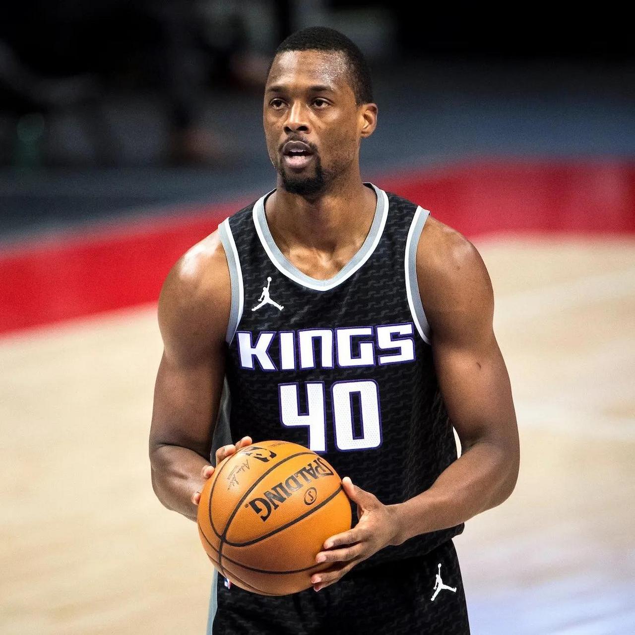 斯基拉：因西涅有望自由转会加盟拉齐奥，并签约至2027年（斯基拉：因西涅或以自由身加盟拉齐奥，合约至2027年）