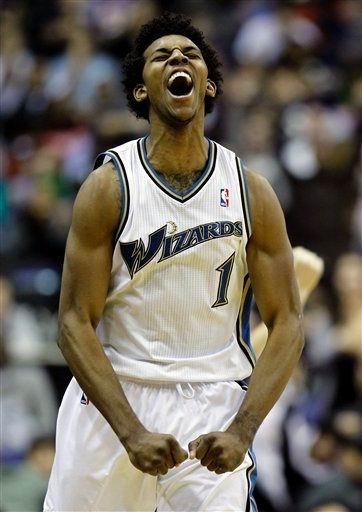 NBA官方：威少在对阵活塞的比赛中假摔，被罚款2000美元（NBA通报：威少因对阵活塞假摔被罚款2000美元）