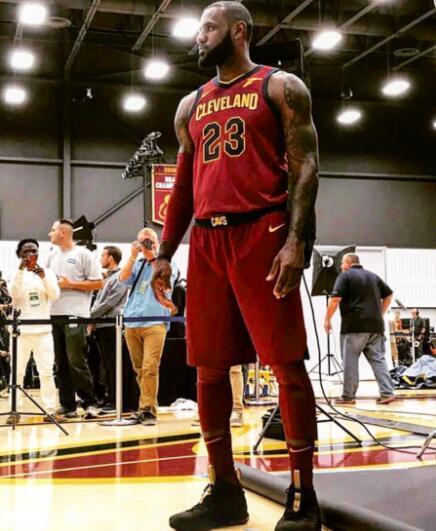 杜锋：青岛队在刘维伟带领下进步突出，我们多人伤停赢球不易（杜锋盛赞青岛在刘维伟执教下进步明显，直言多人伤停胜利来之不易）