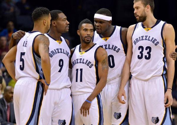 世俱杯末轮形势：2组或陷连环套 谨防对攻做局（世俱杯末轮看点：两组或现连环博弈，警惕对攻陷阱）