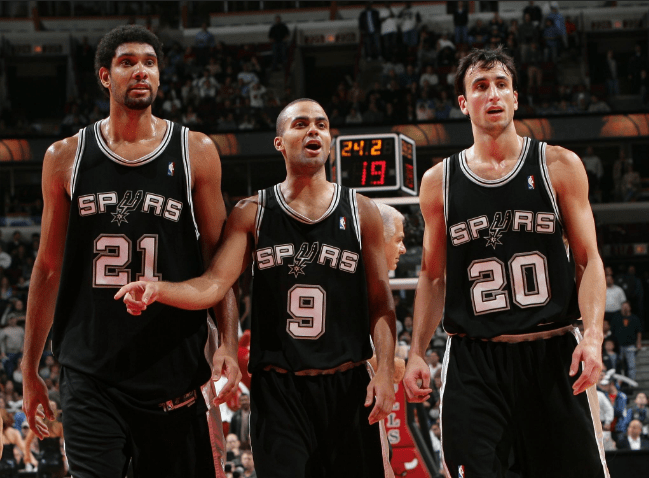 特瓦斯：皇马最爱编造谎言，他们喜欢捏造假信息来向西甲施压（特瓦斯指责皇马热衷捏造虚假信息，借此向西甲施压）