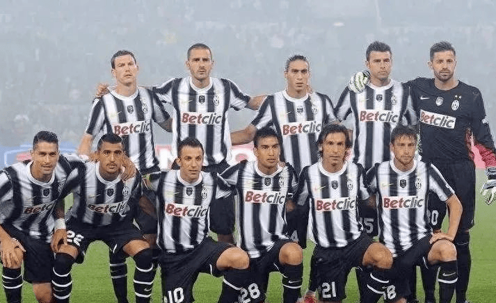 东契奇三双＆里夫斯状态不佳，湖人4分战胜76人（东契奇三双发威、里夫斯手感低迷，湖人险胜76人4分）