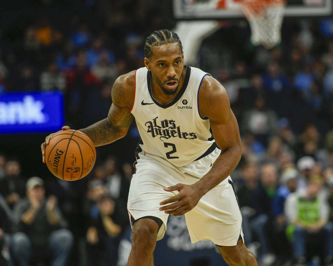 死亡缠绕！华莱士19分钟4次抢断 5中4高效拿到9分4板2助（如影随形！华莱士19分钟贡献4抢断，5投4中高效斩获9分4板2助）