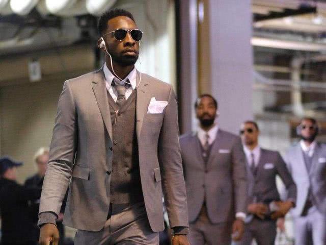 意媒：梅努是那不勒斯中场引援首选，备选方案包括弗拉泰西（意媒：那不勒斯将梅努列为中场引援首选，弗拉泰西为备选）