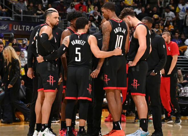 FIFPRO年度最佳11人：登贝莱、姆巴佩、亚马尔领衔，贝林厄姆入围（FIFPRO年度最佳11人候选公布：姆巴佩、登贝莱、亚马尔领衔，贝林厄姆在列）